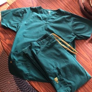 Wonder Wink Scrubs Used in good condition.